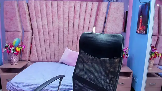 sarah sweett  online show from 02/25/26, 02:39