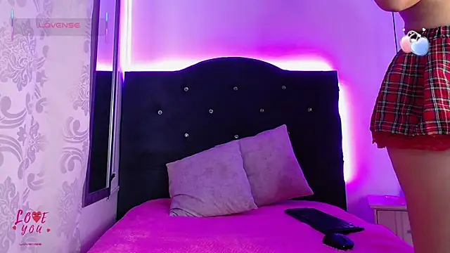 Snapshot of Assbig_daphne chatting on 10/06/25, 11:44 Assbig daphne online show from 10/06/25, 11:44