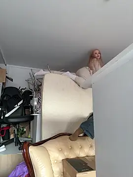 RollDolls online show from 10/27/25, 05:08