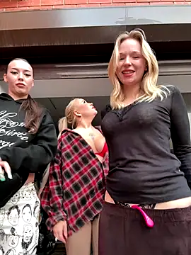 RollDolls online show from 12/01/25, 05:08