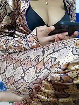 Rihame07 online show from 10/28/25, 12:11