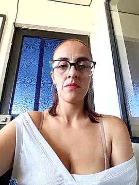 Jade 1-9 online show from 12/19/25, 04:09