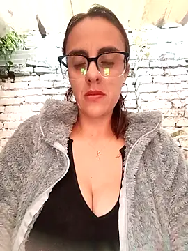 Jade 1-9 online show from 12/13/25, 08:04