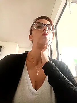 Jade 1-9 online show from 11/28/25, 02:39