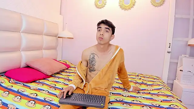 Hottie Guy online show from 10/10/25, 06:09