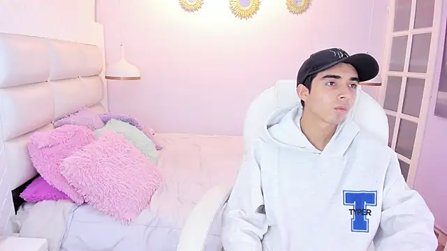 Hottie Guy online show from 11/13/25, 05:50