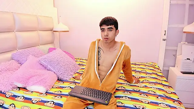 Hottie Guy online show from 10/06/25, 06:52