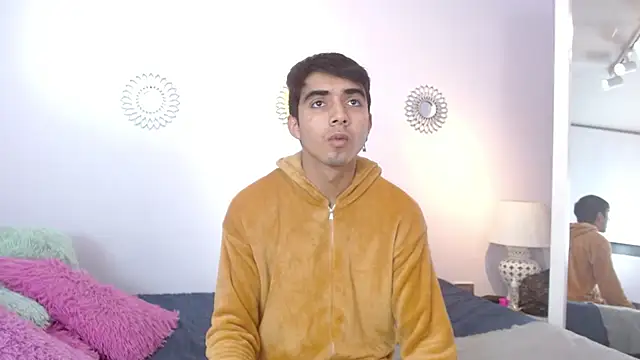 Hottie Guy online show from 11/15/25, 05:50