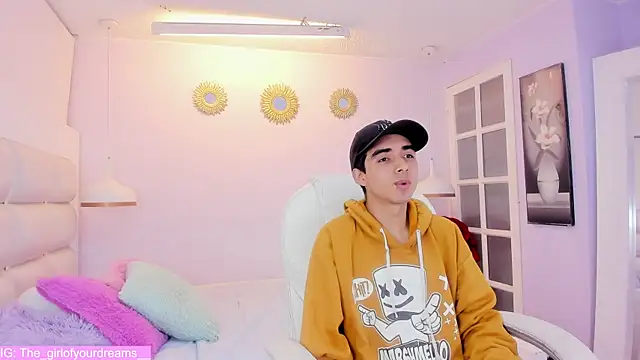 Hottie Guy online show from 11/21/25, 05:56