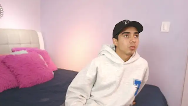 Hottie Guy online show from 11/04/25, 05:50