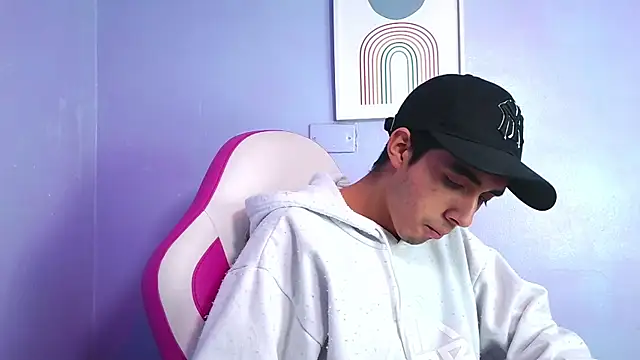 Hottie Guy online show from 11/17/25, 05:50