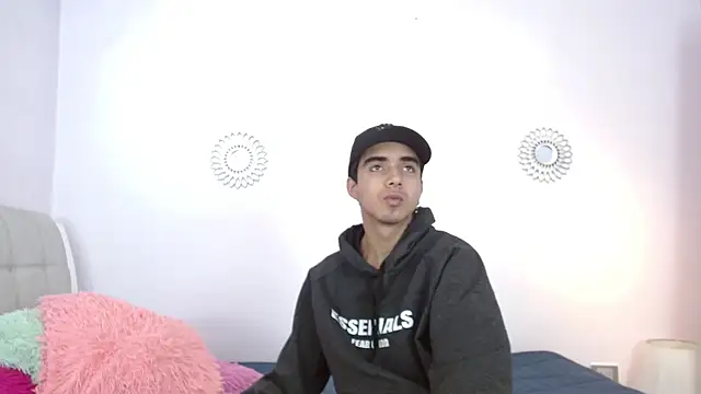 Hottie Guy online show from 11/24/25, 05:57