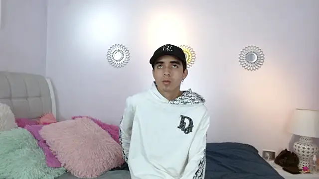 Hottie Guy online show from 11/28/25, 05:35