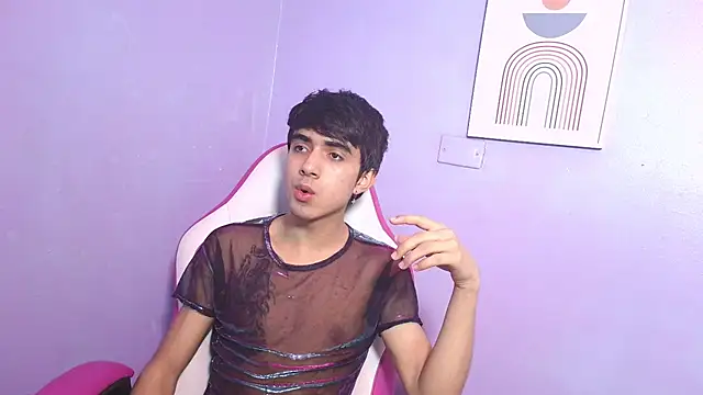 Hottie Guy online show from 12/17/25, 05:40