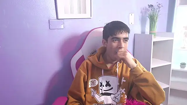 Hottie Guy online show from 10/21/25, 05:45