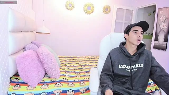 Hottie Guy online show from 10/28/25, 05:56