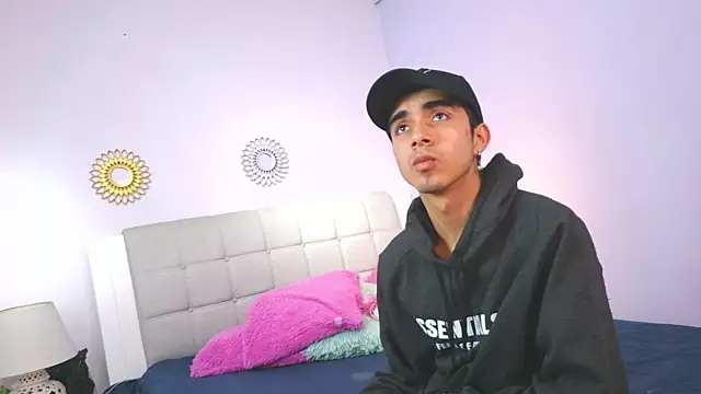 Hottie Guy online show from 11/05/25, 05:38