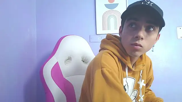 Hottie Guy online show from 11/11/25, 05:41