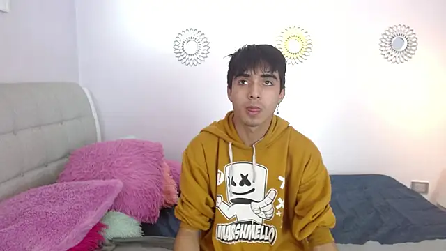 Hottie Guy online show from 11/25/25, 05:57