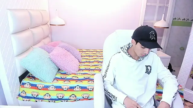 Hottie Guy online show from 10/25/25, 12:17