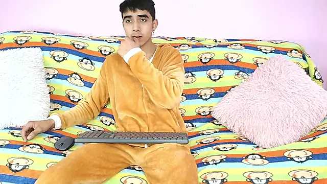 Hottie Guy online show from 10/09/25, 03:23
