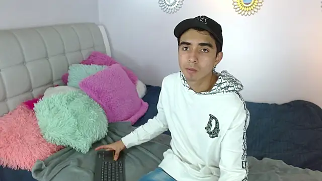 Hottie Guy online show from 11/22/25, 12:15