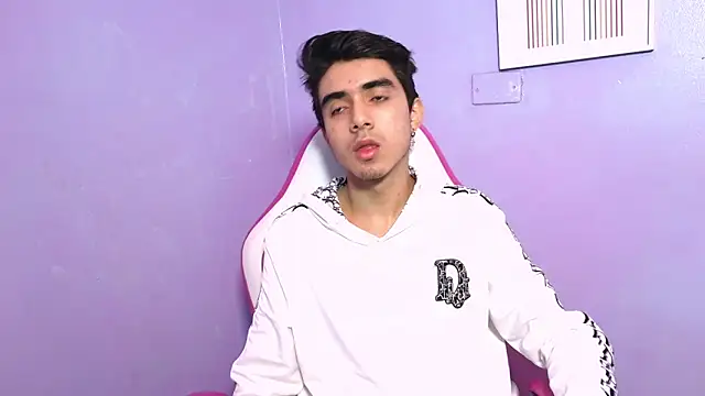 Hottie Guy online show from 12/03/25, 05:56