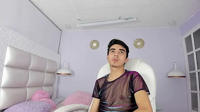 Hottie Guy online show from 12/04/25, 05:45