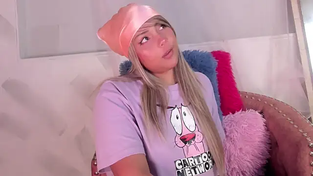 Molly Logan online show from 11/26/25, 08:53