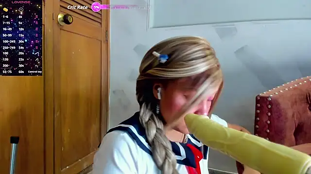 Molly Logan online show from 12/18/25, 08:23