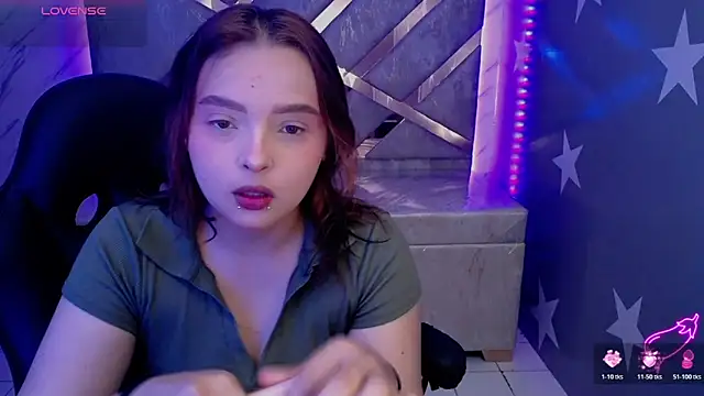 Snapshot of mia_foster_t chatting on 05/11/26, 01:23 mia foster t online show from 05/11/26, 01:23
