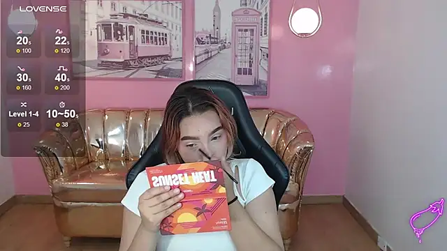 Snapshot of mia_foster_t chatting on 11/18/25, 12:52 mia foster t online show from 11/18/25, 12:52