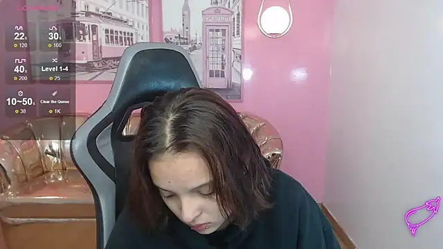 Snapshot of mia_foster_t chatting on 12/15/25, 01:39 mia foster t online show from 12/15/25, 01:39