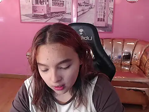 Snapshot of mia_foster_t chatting on 10/03/25, 01:12 mia foster t online show from 10/03/25, 01:12