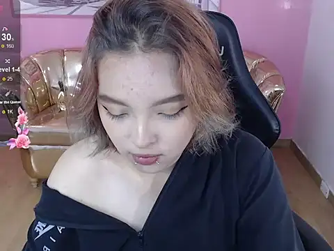 Snapshot of mia_foster_t chatting on 10/28/25, 12:37 mia foster t online show from 10/28/25, 12:37