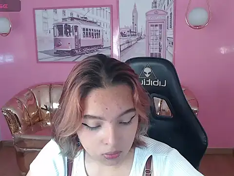 Snapshot of mia_foster_t chatting on 10/31/25, 02:13 mia foster t online show from 10/31/25, 02:13