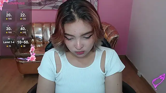 Snapshot of mia_foster_t chatting on 11/12/25, 12:42 mia foster t online show from 11/12/25, 12:42