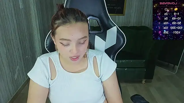 mia foster t online show from 11/13/25, 12:47