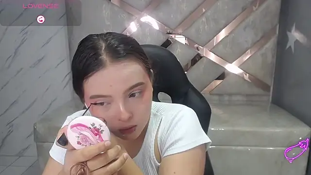 mia foster t online show from 04/01/26, 01:12