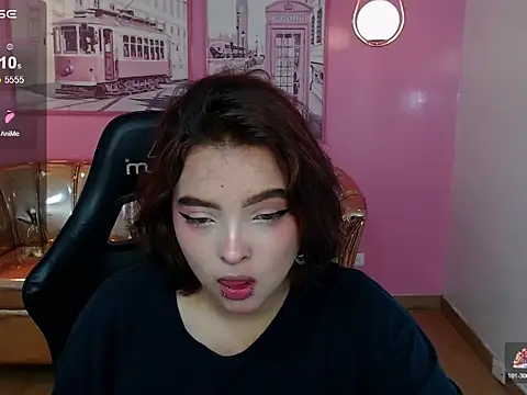 Snapshot of mia_foster_t chatting on 11/19/25, 01:00 mia foster t online show from 11/19/25, 01:00