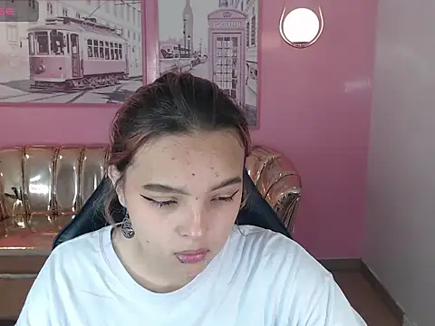 Snapshot of mia_foster_t chatting on 11/01/25, 12:43 mia foster t online show from 11/01/25, 12:43