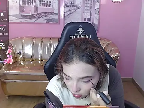 Snapshot of mia_foster_t chatting on 11/07/25, 12:42 mia foster t online show from 11/07/25, 12:42