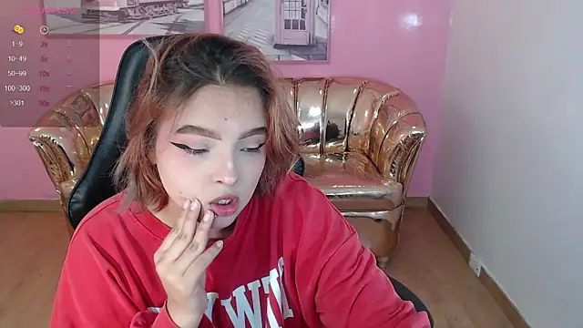 Snapshot of mia_foster_t chatting on 11/11/25, 12:33 mia foster t online show from 11/11/25, 12:33