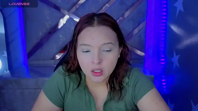 Snapshot of mia_foster_t chatting on 06/17/26, 01:21 mia foster t online show from 06/17/26, 01:21