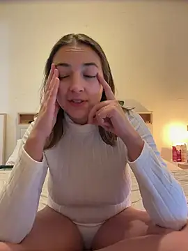 Snapshot of looloopaul chatting on 12/15/25, 09:31 looloopaul online show from 12/15/25, 09:31