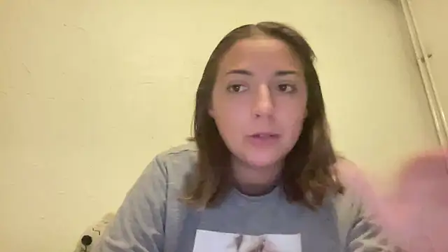 Snapshot of looloopaul chatting on 10/30/25, 01:31 looloopaul online show from 10/30/25, 01:31