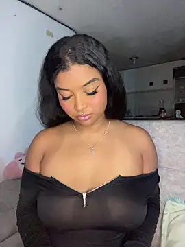 Snapshot of mitschellfox21 chatting on 12/05/25, 04:44 mitschellfox21 online show from 12/05/25, 04:44