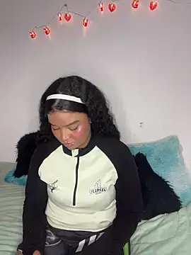 Snapshot of mitschellfox21 chatting on 11/06/25, 05:22 mitschellfox21 online show from 11/06/25, 05:22