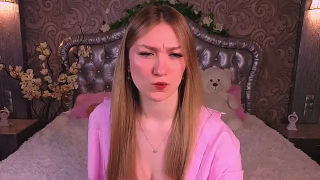 AngelAnabelle online show from 03/18/26, 08:21