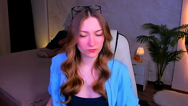 AngelAnabelle online show from 12/16/25, 01:26